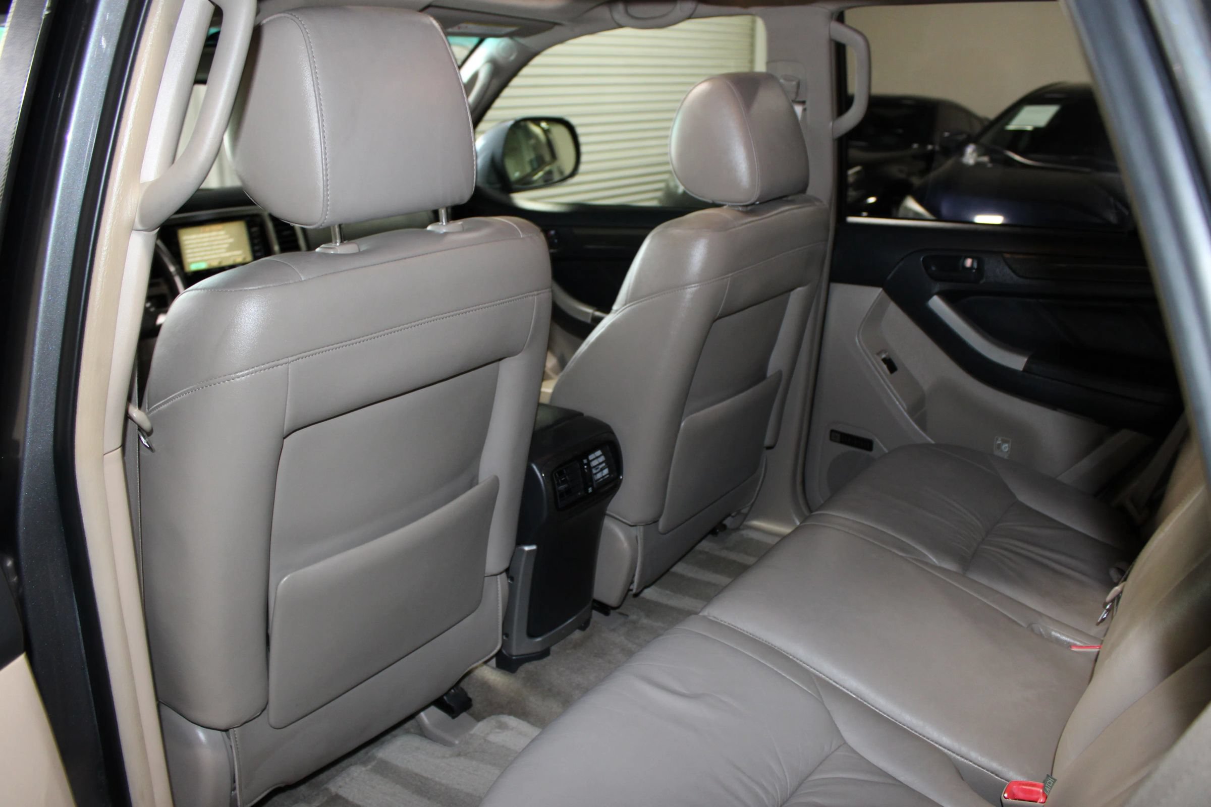 Used 2004 Toyota 4Runner Limited w/ Preferred Accessory Pkg RWD image 23