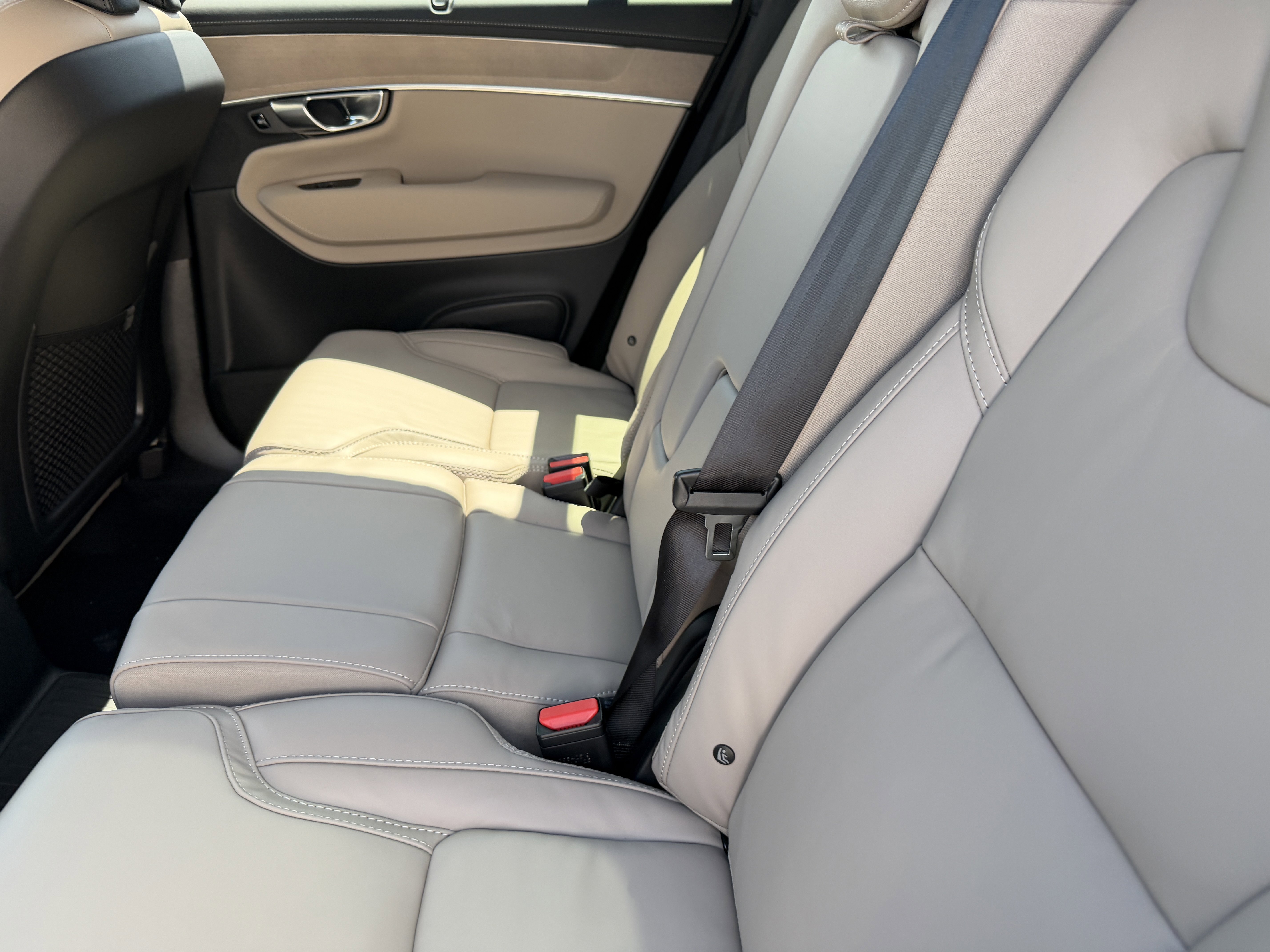 New 2026 Volvo XC90 T8 Ultra w/ Protection Package image 16