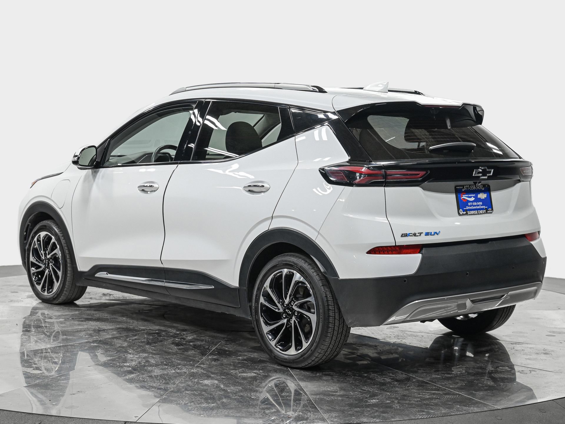 Used 2022 Chevrolet Bolt EUV Premier w/ Sun & Sound Package image 4