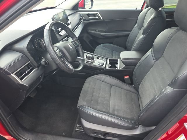 Used 2023 Mitsubishi Outlander SE image 8