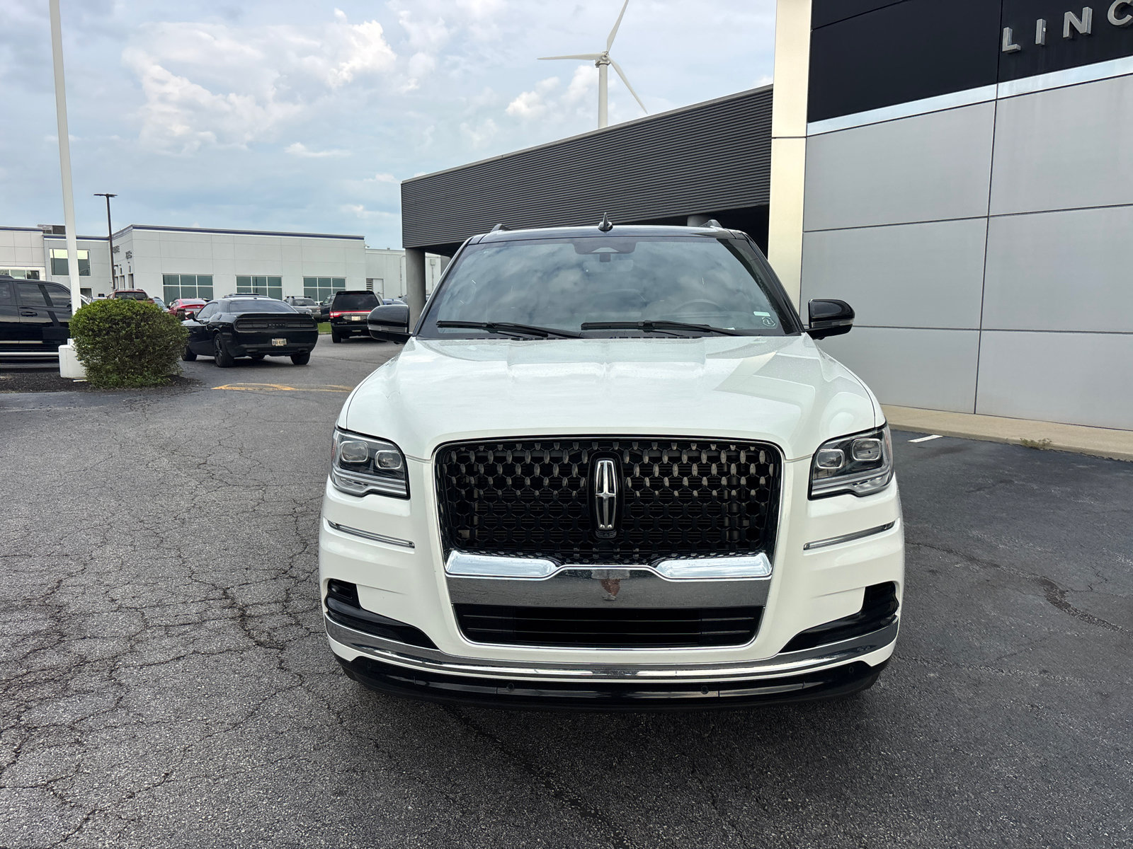 Used 2023 Lincoln Navigator L Black Label AWD/4WD image 2