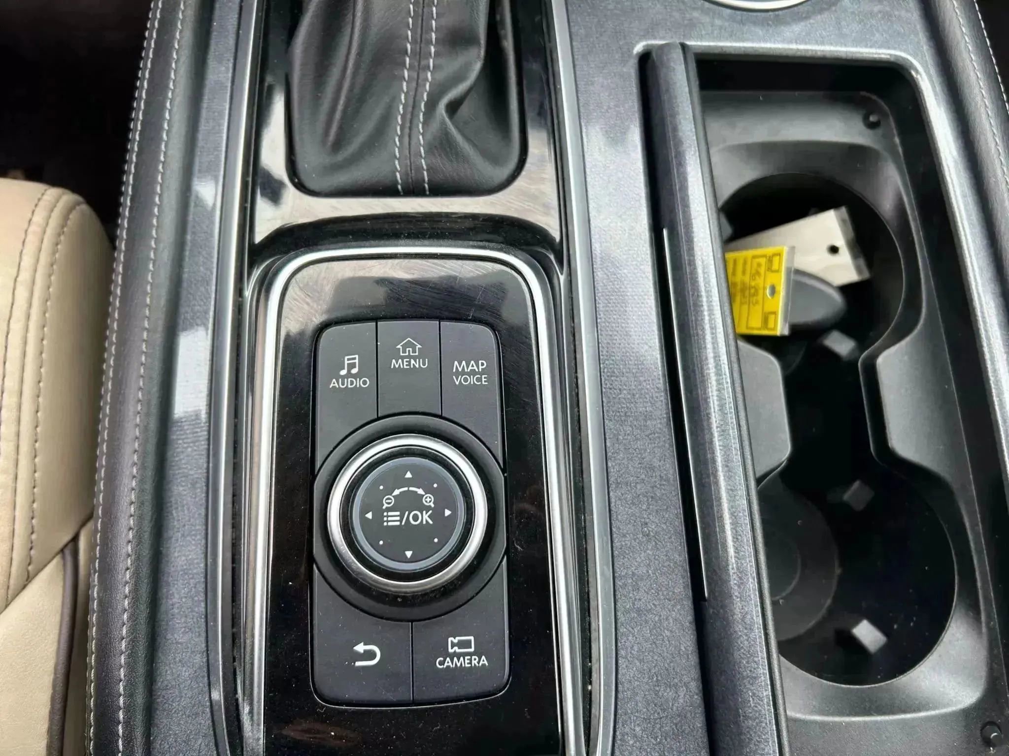 Used 2021 Nissan Armada SV w/ SV Appearance Package image 27