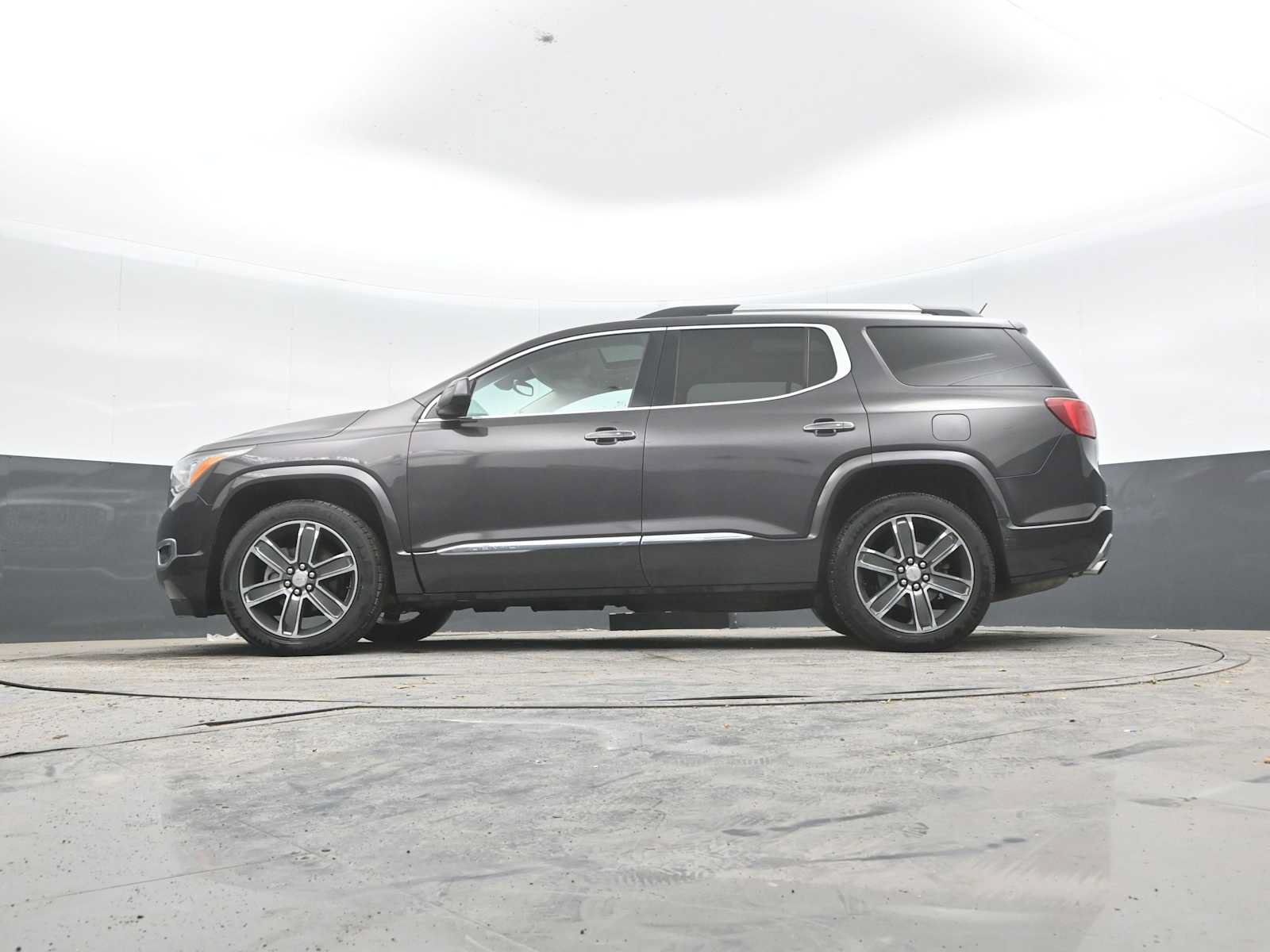 Used 2017 GMC Acadia Denali w/ Technology Package AWD/4WD image 25