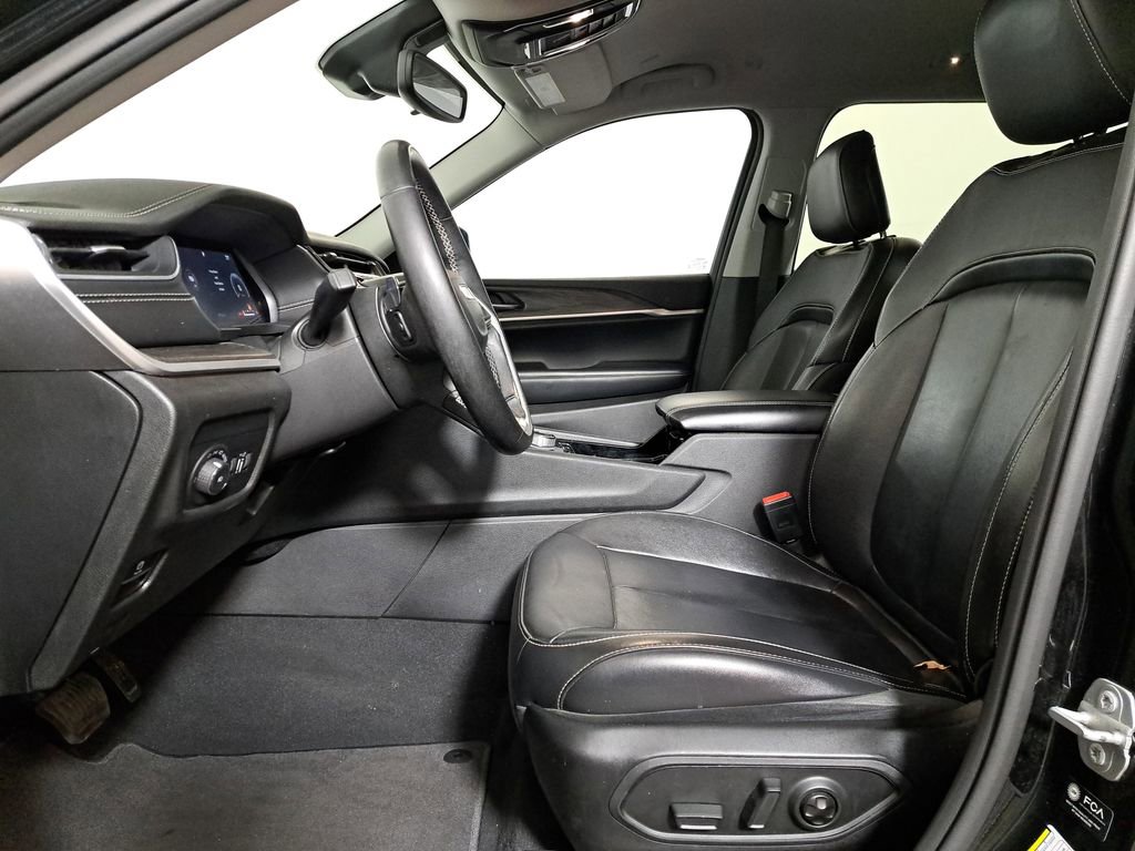 Used 2022 Jeep Grand Cherokee L Limited w/ Black Appearance Package image 11