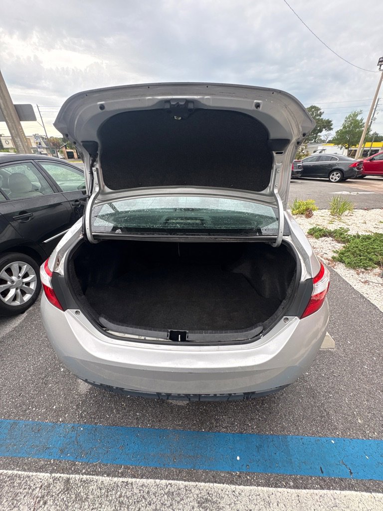 Used 2016 Toyota Corolla LE FWD image 9