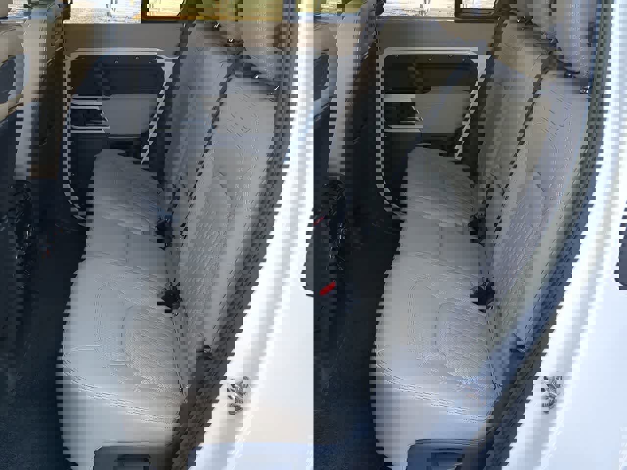 Used 2022 Land Rover Defender 110 S image 21