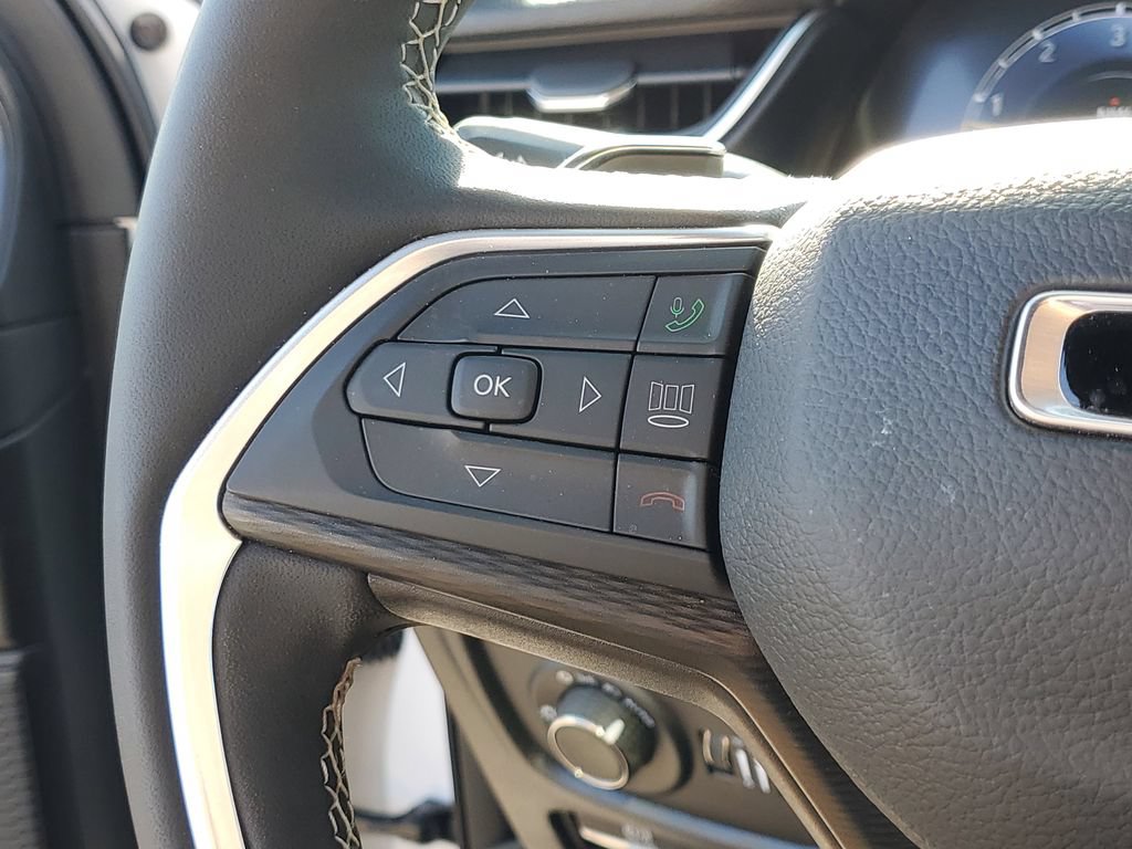 Used 2024 Jeep Grand Cherokee Laredo w/ Luxury Tech Group I AWD/4WD image 24