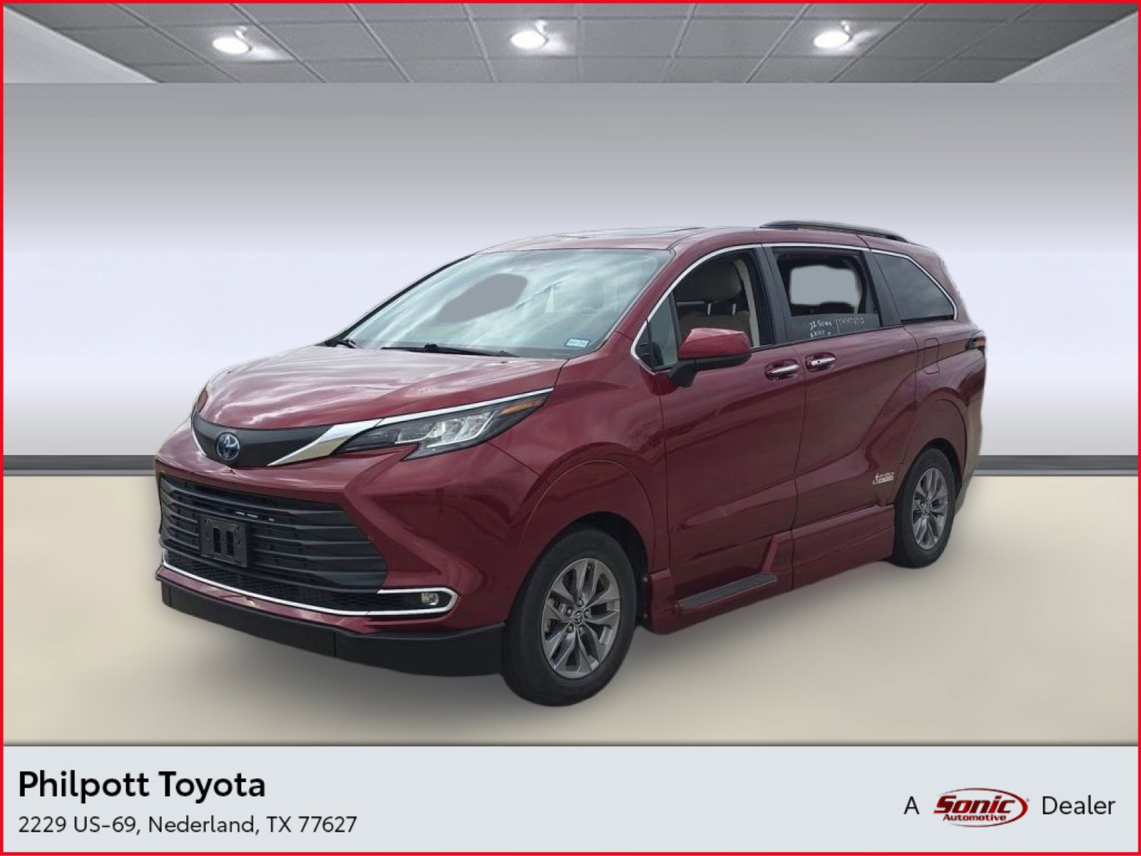 Used 2022 Toyota Sienna XLE w/ XLE Plus Package image 1