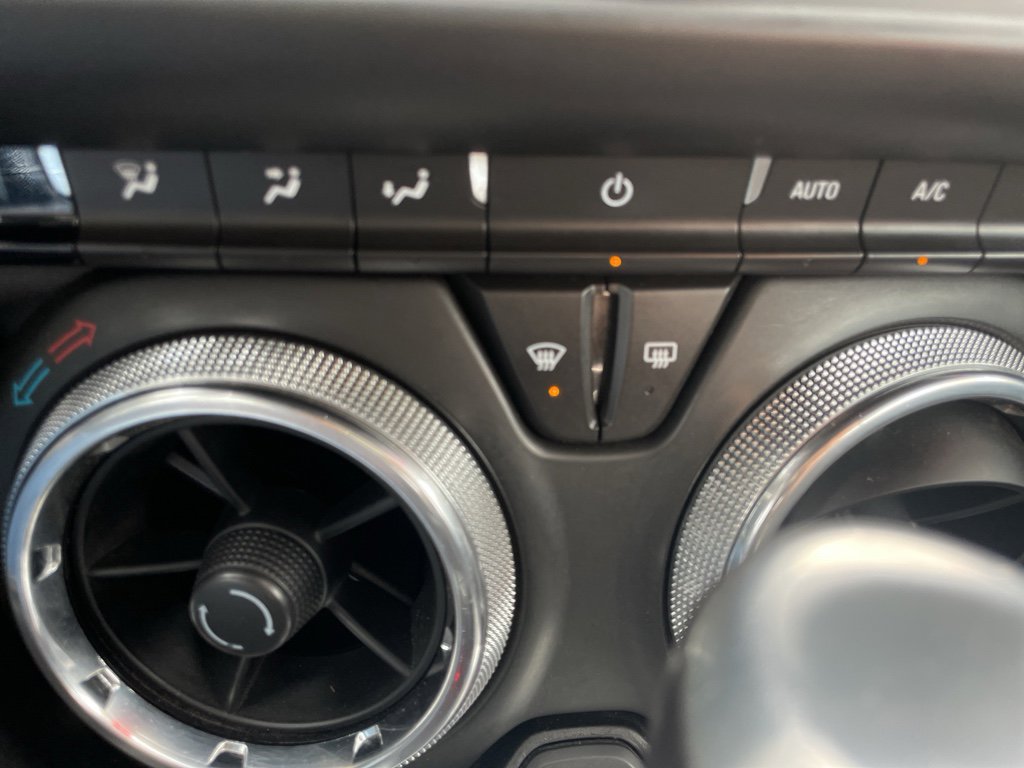 Used 2020 Chevrolet Camaro LT image 35