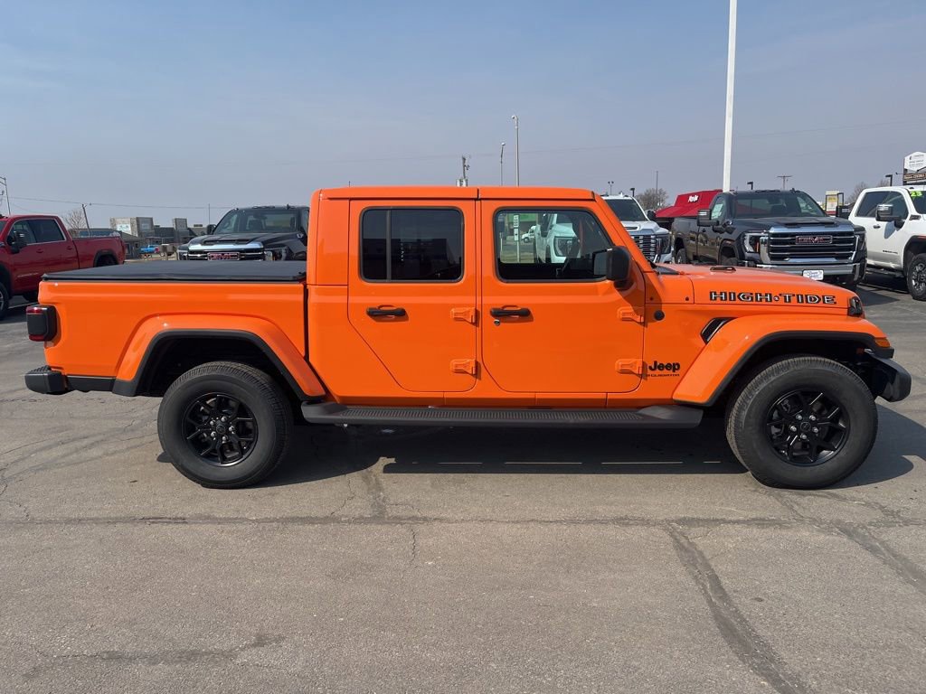 Used 2025 Jeep Gladiator Sport image 4