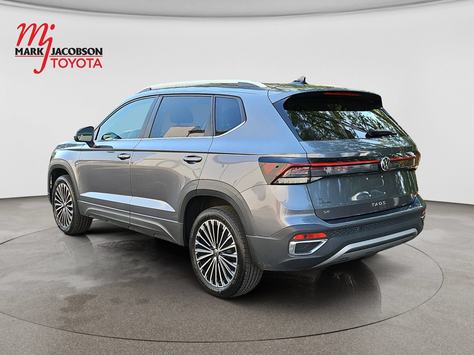 Used 2025 Volkswagen Taos SE FWD image 12