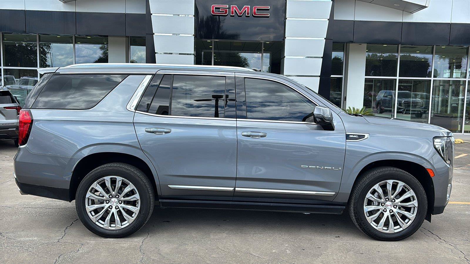 Used 2022 GMC Yukon Denali AWD/4WD image 8
