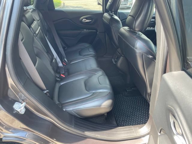 Used 2016 Jeep Cherokee Trailhawk w/ Comfort/Convenience Group AWD/4WD image 14