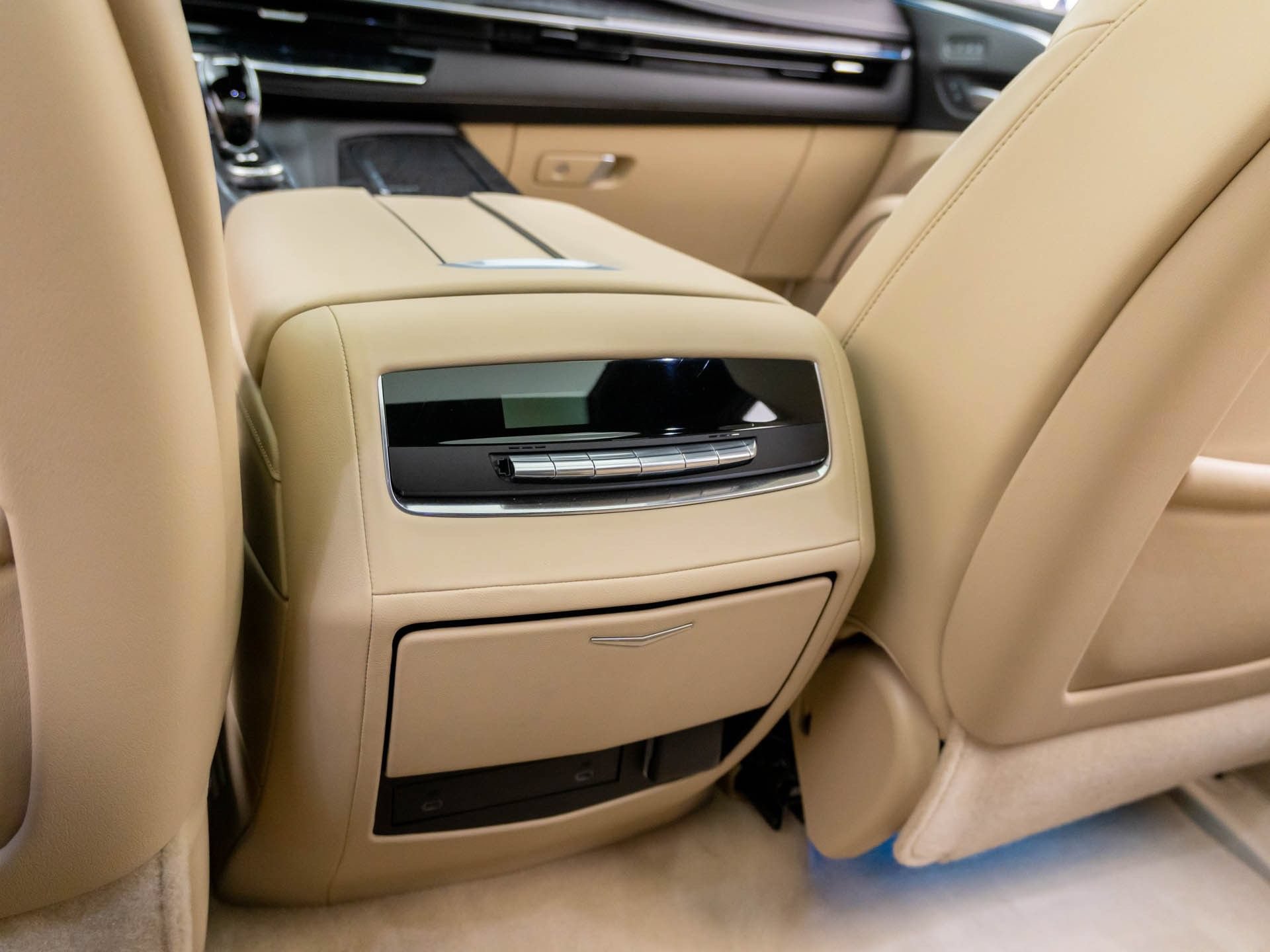 Used 2023 Cadillac Escalade ESV Premium Luxury AWD/4WD image 21