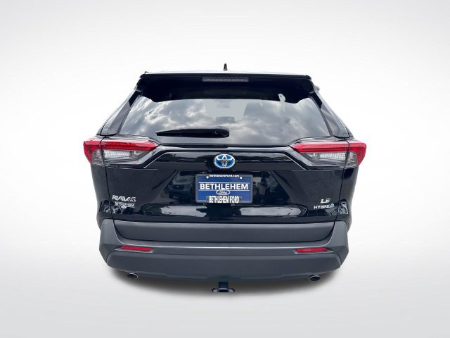 Used 2022 Toyota RAV4 LE AWD/4WD image 4