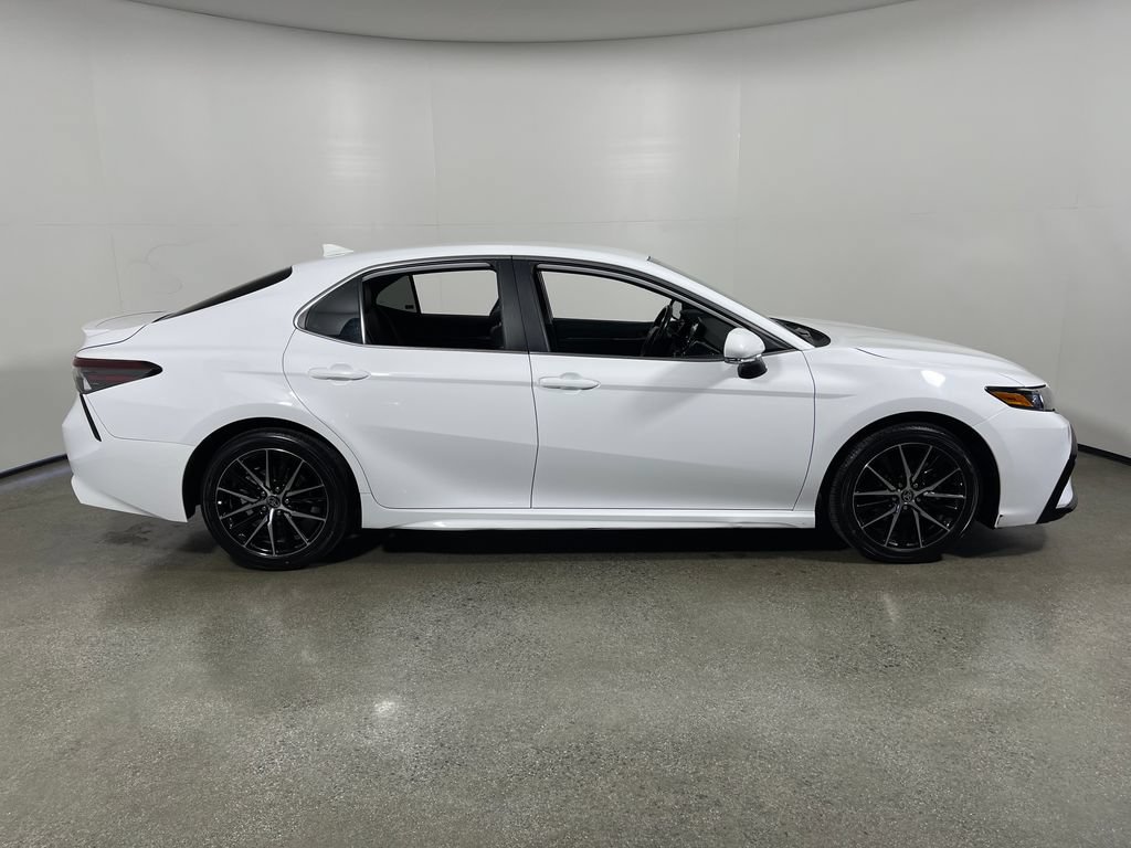 Used 2024 Toyota Camry SE FWD image 2