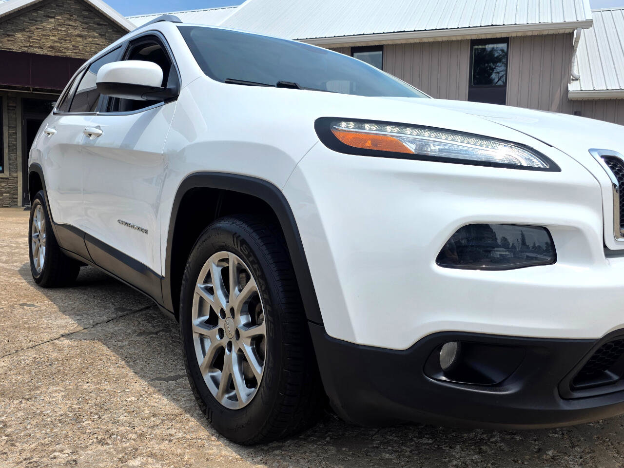 Used 2018 Jeep Cherokee Latitude Plus image 25