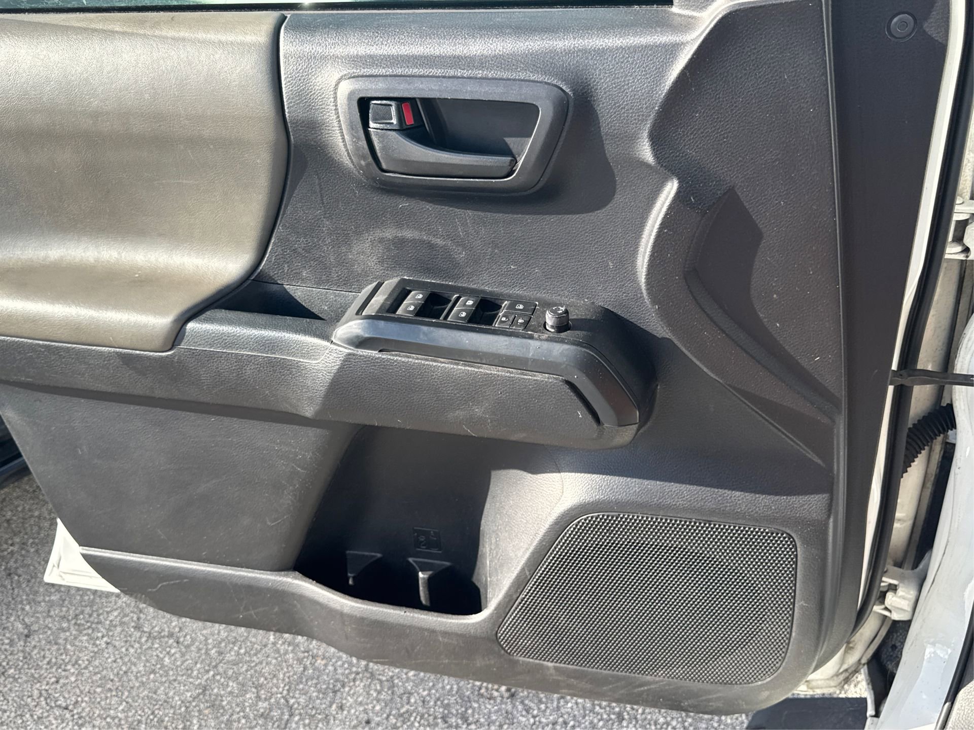 Used 2020 Toyota Tacoma SR image 25