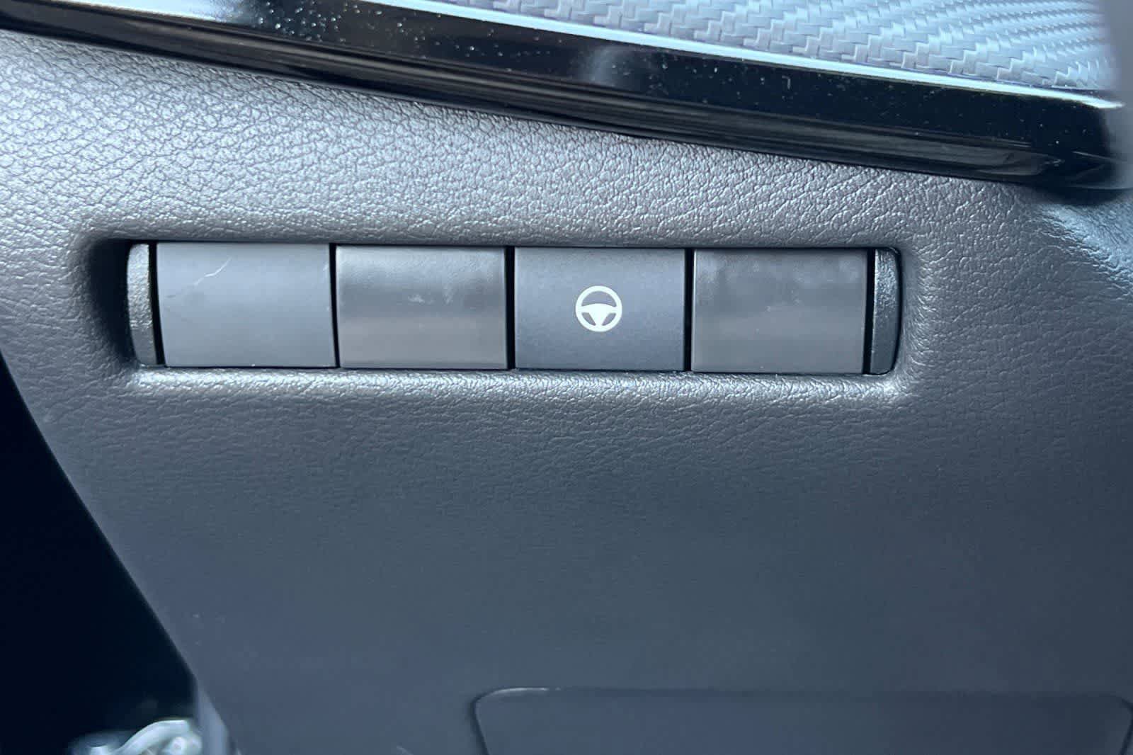 New 2026 Nissan Kicks SR AWD/4WD image 30