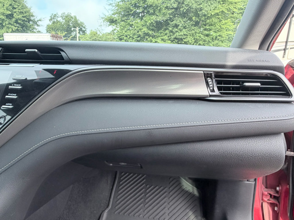 Used 2019 Toyota Camry XSE FWD image 17