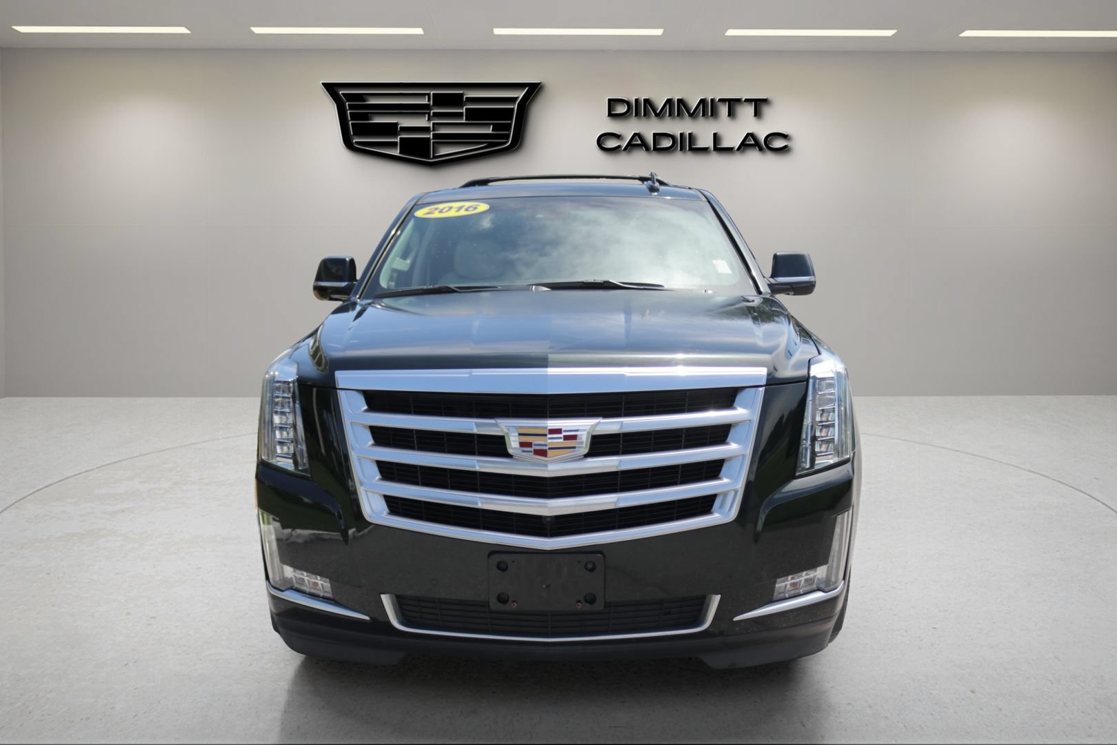Used 2016 Cadillac Escalade Luxury AWD/4WD image 2