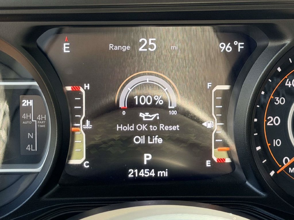 Used 2025 Jeep Wrangler Unlimited Rubicon AWD/4WD image 12