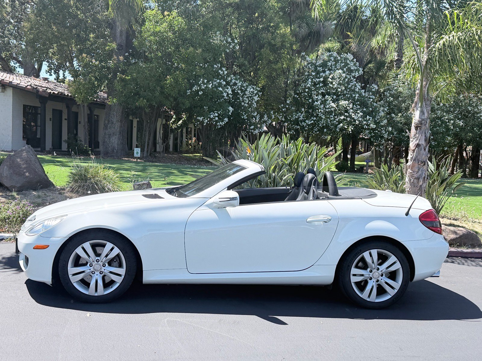 Used 2009 Mercedes-Benz SLK 350 image 2