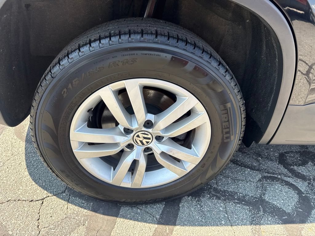 Used 2017 Volkswagen Tiguan S AWD/4WD image 11