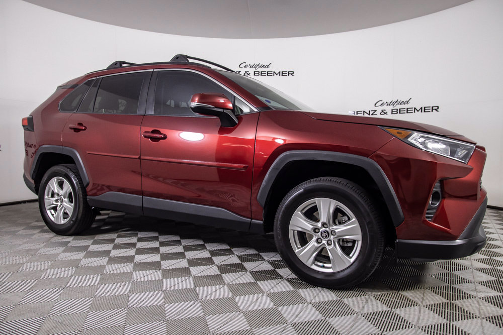 Used 2021 Toyota RAV4 XLE w/ Carpet Mat Package (TMS) FWD image 2