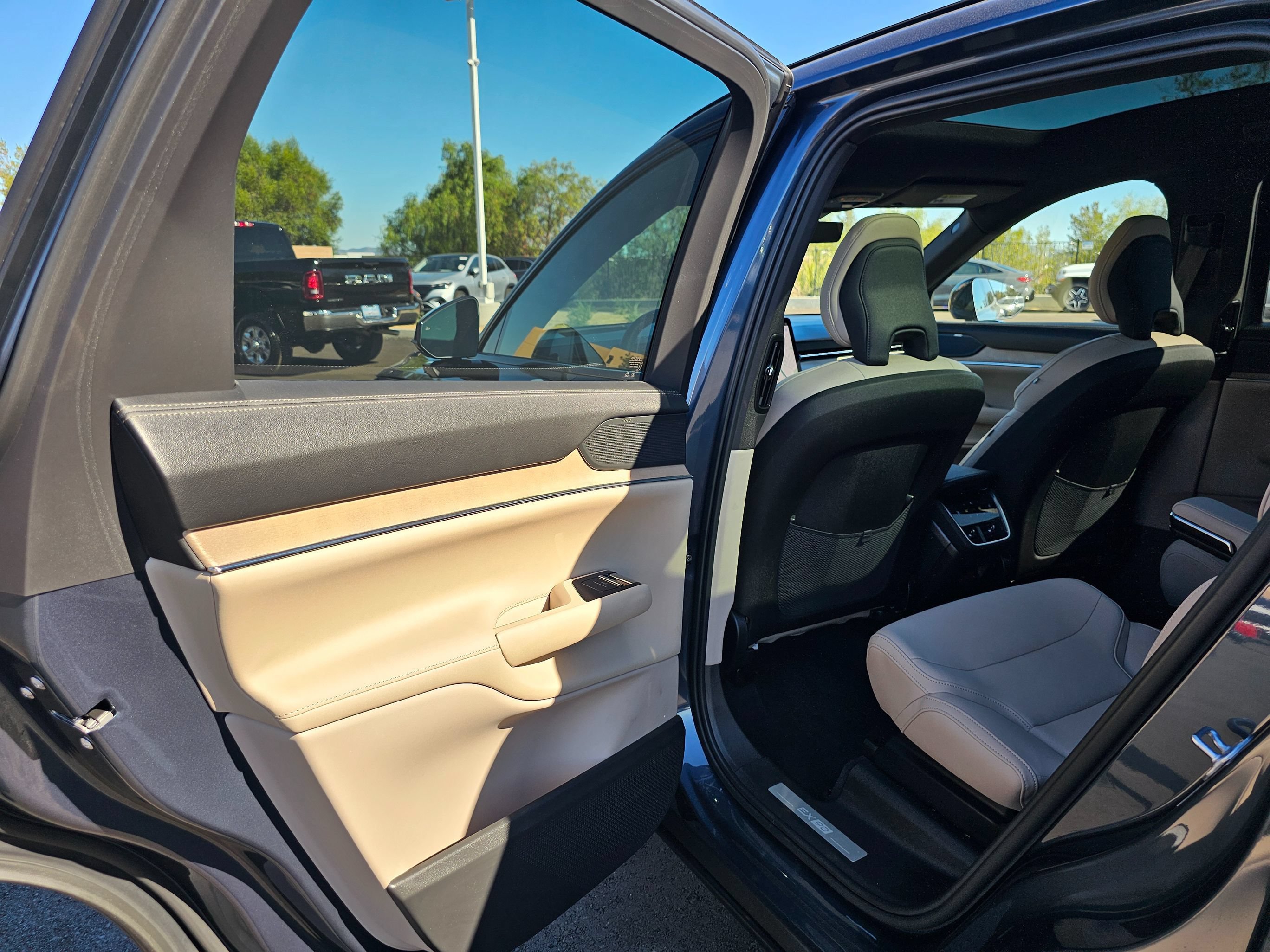 Used 2025 Volvo EX90 Ultra w/ Protection Package Premier AWD/4WD image 24