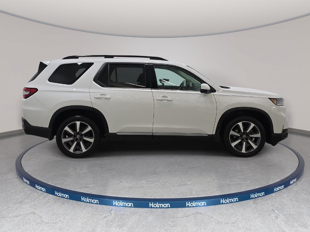 Used 2023 Honda Pilot Touring image 4