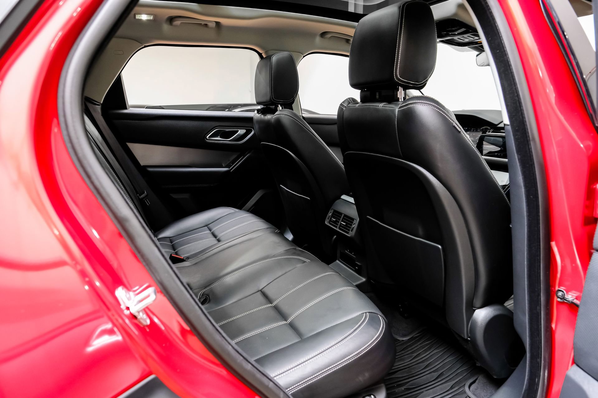 Used 2023 Land Rover Range Rover Velar R-Dynamic S image 38