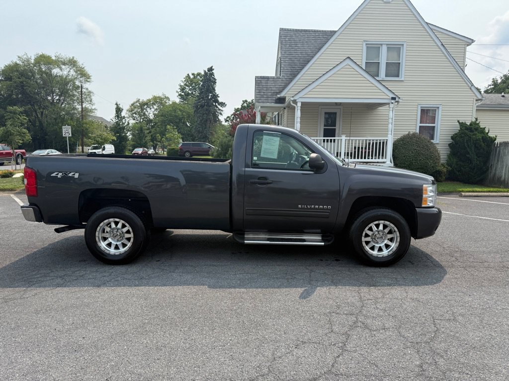 Used 2011 Chevrolet Silverado 1500 LT w/ Interior Plus Package AWD/4WD image 2