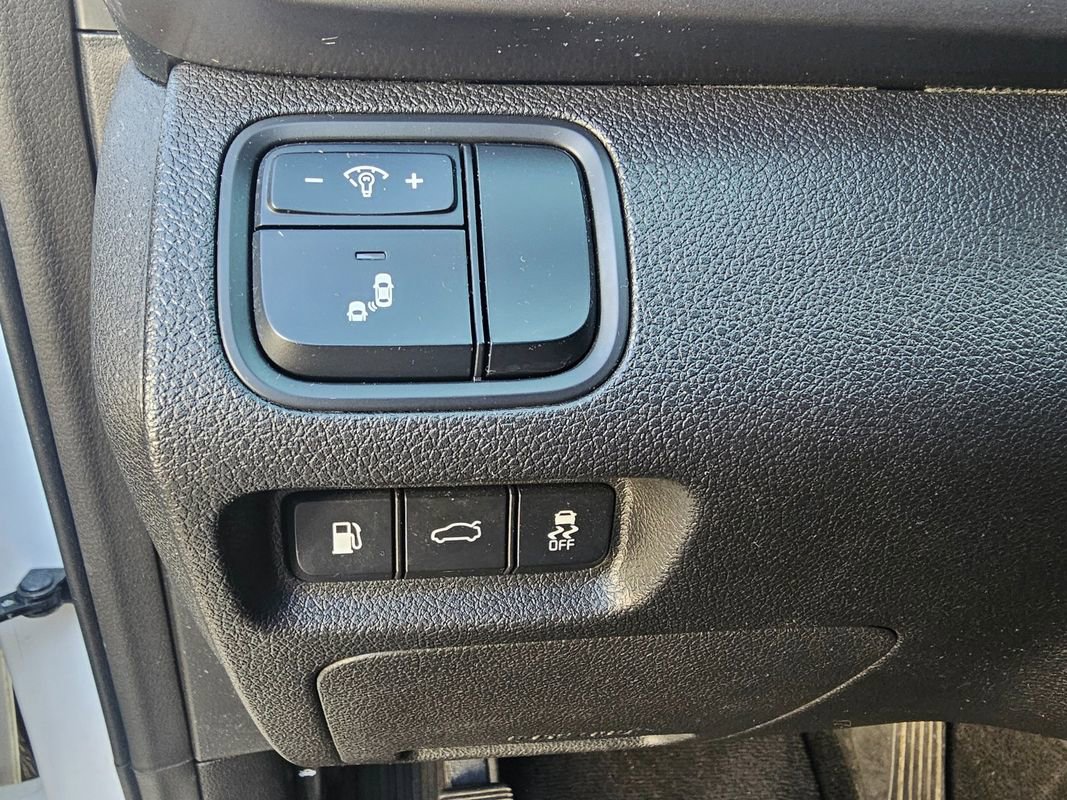 Used 2018 Kia Optima S FWD image 25