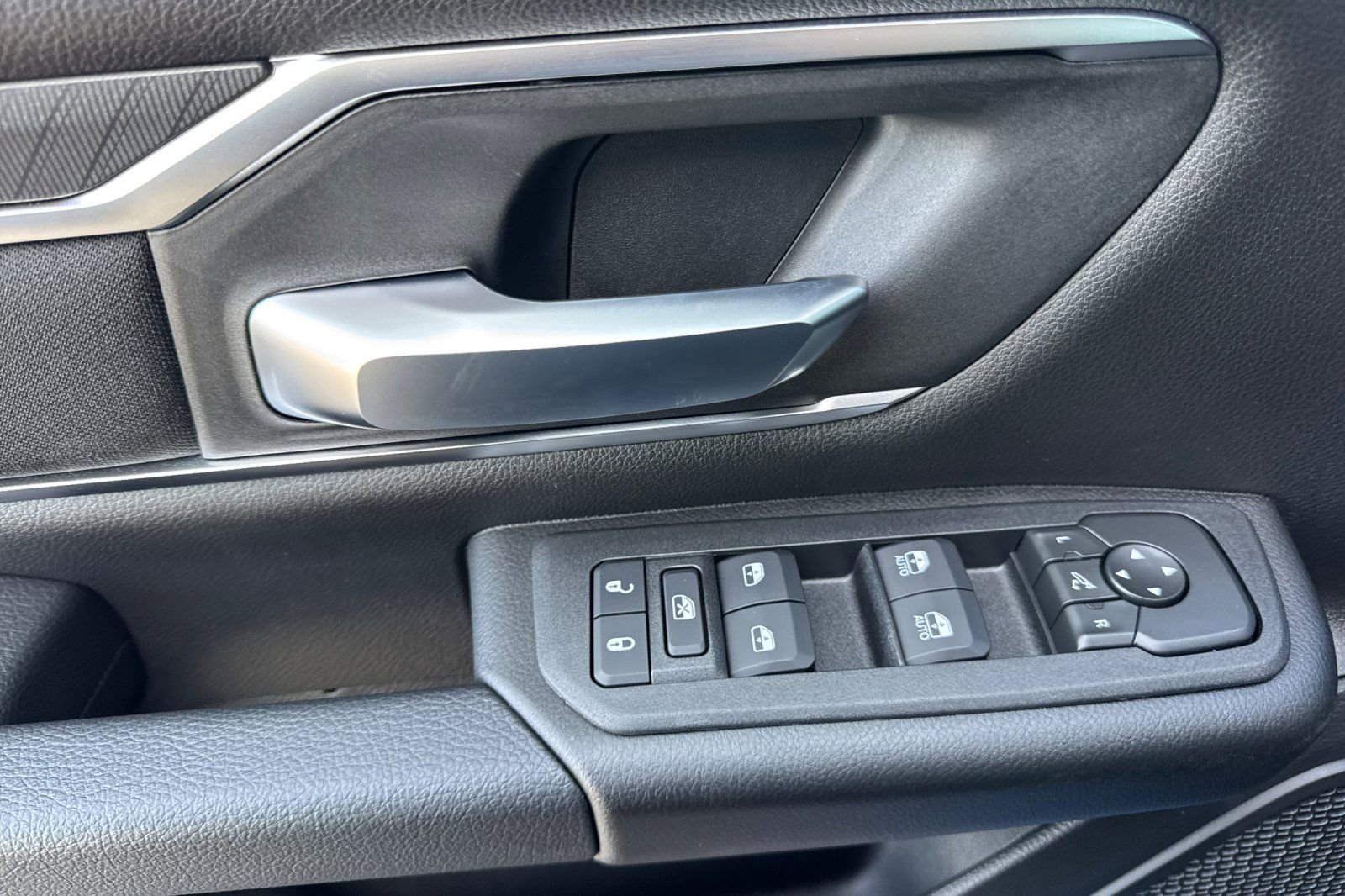 New 2026 RAM 1500 4x4 Crew Cab image 11