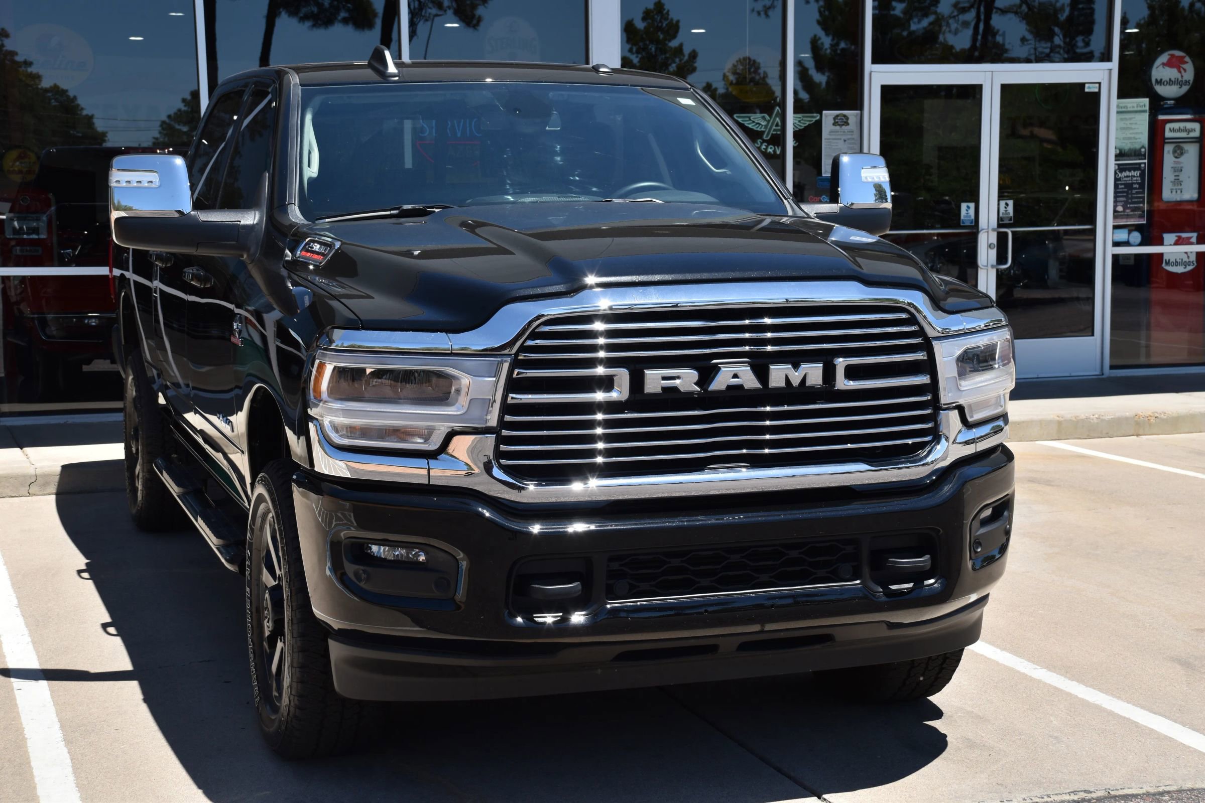 Used 2024 RAM 2500 Laramie AWD/4WD image 9
