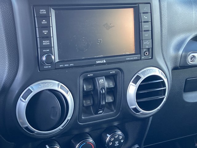 Used 2014 Jeep Wrangler Unlimited Rubicon w/ Connectivity Group AWD/4WD image 25