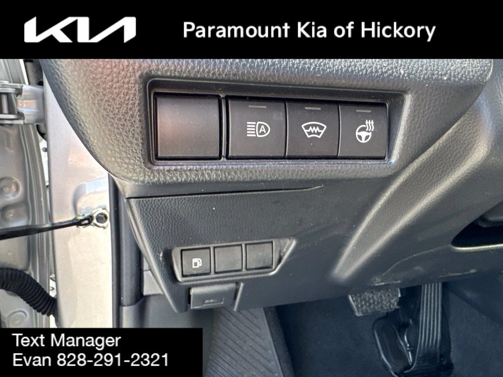 Used 2025 Toyota Prius XLE FWD image 15