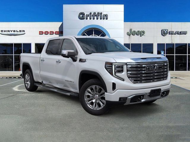 Used 2022 GMC Sierra 1500 Denali w/ Technology Package AWD/4WD image 2