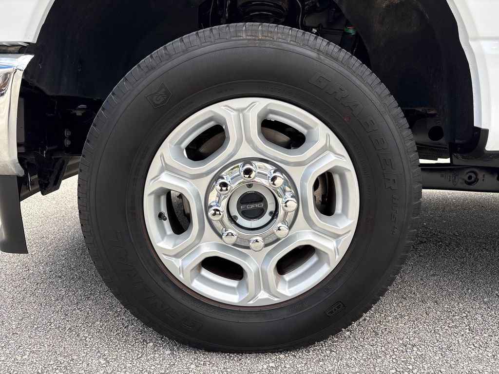 Certified 2025 Ford F250 XLT AWD/4WD image 14