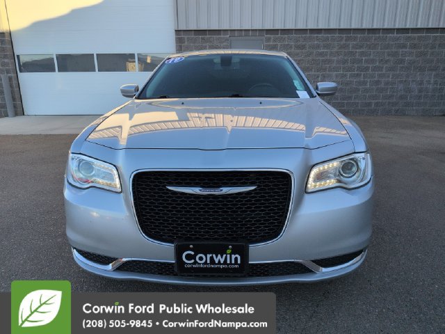 Used 2019 Chrysler 300 Touring RWD image 8