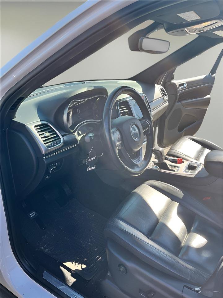 Used 2019 Jeep Grand Cherokee Limited AWD/4WD image 16