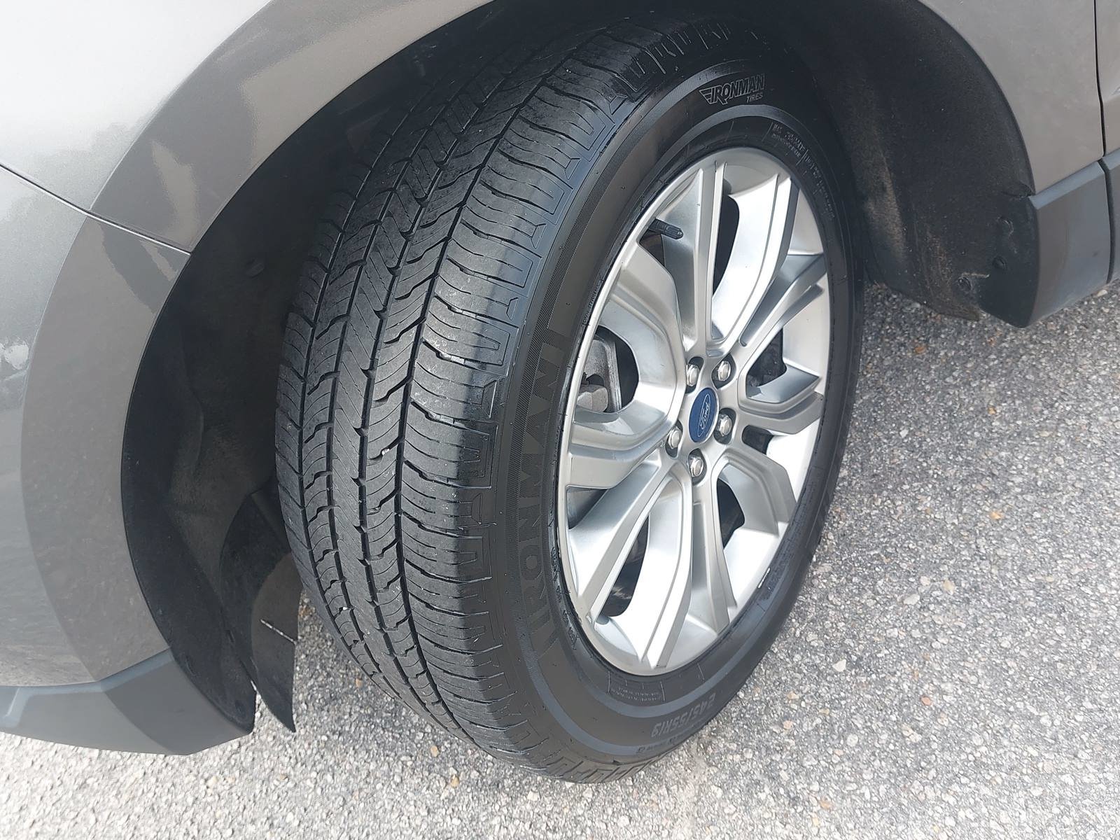 Used 2022 Ford Edge Titanium w/ Equipment Group 301A AWD/4WD image 31