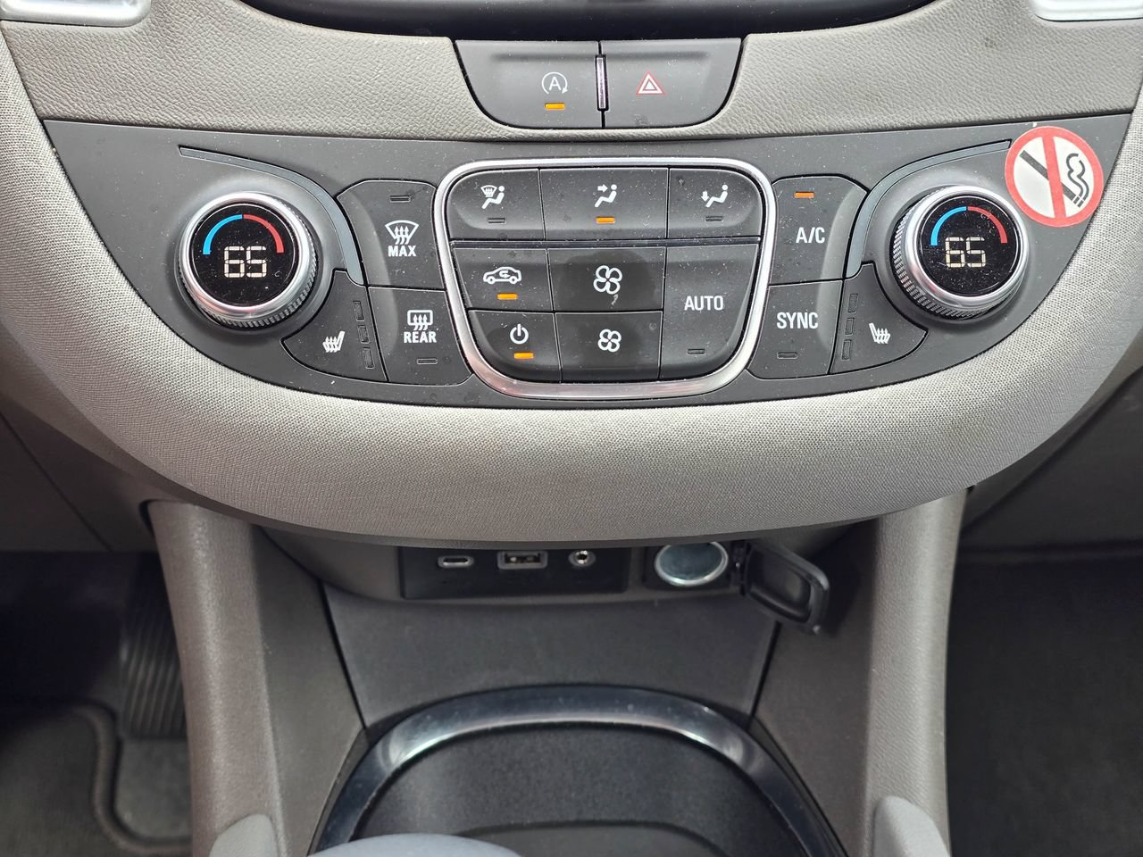 Used 2025 Chevrolet Malibu LT FWD image 17