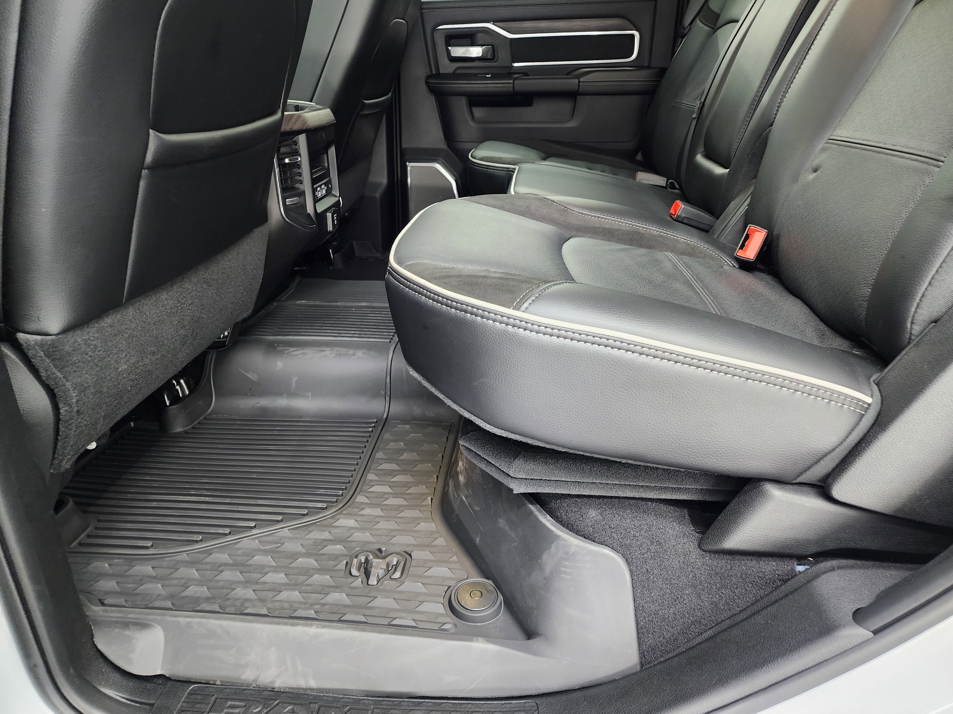 Used 2025 RAM 3500 Laramie image 37