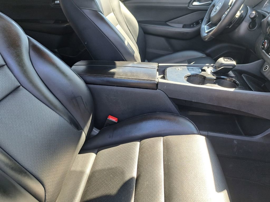 Used 2022 Nissan Rogue SV w/ SV Premium Package image 19