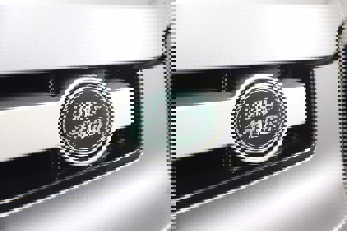 Used 2023 Land Rover Defender 110 SE image 19