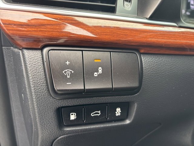 Used 2017 Kia Cadenza Premium w/ Luxury Package image 12