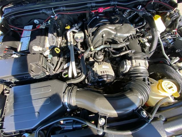 Used 2017 Jeep Wrangler Sahara w/ Dual Top Group AWD/4WD image 26