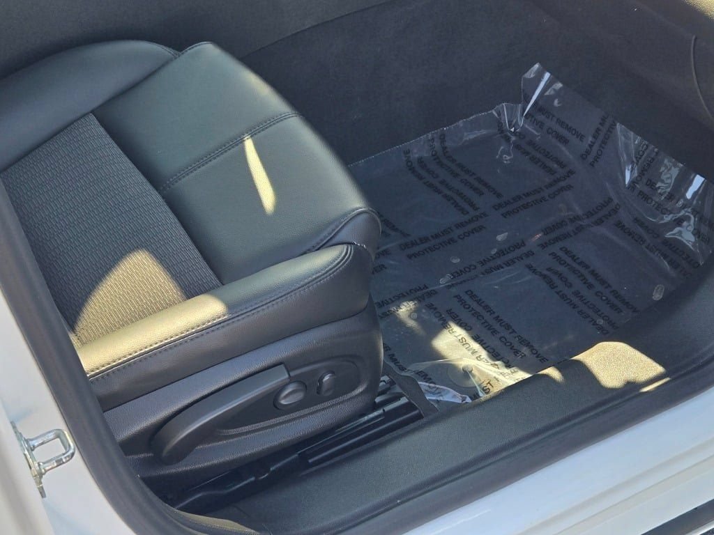 Used 2017 Chevrolet Impala LT w/ Convenience Package FWD image 7